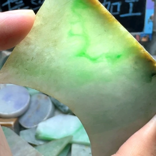 翡翠未镶嵌颈饰28885