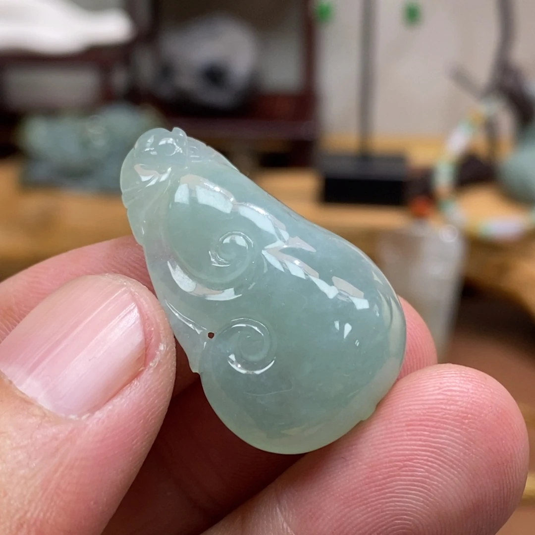 翡翠未镶嵌颈饰如意