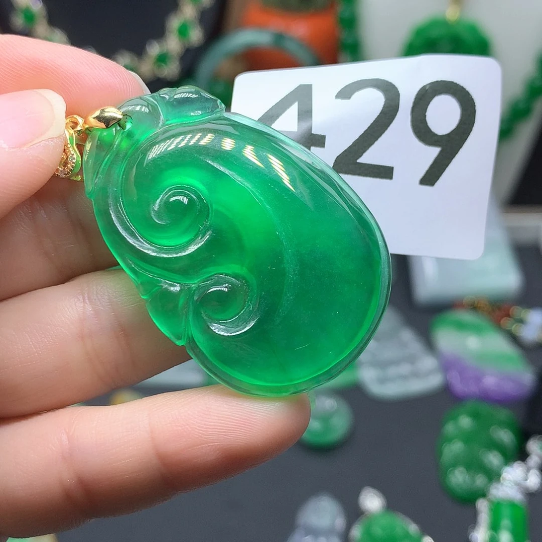 翡翠颈饰未镶嵌翡翠