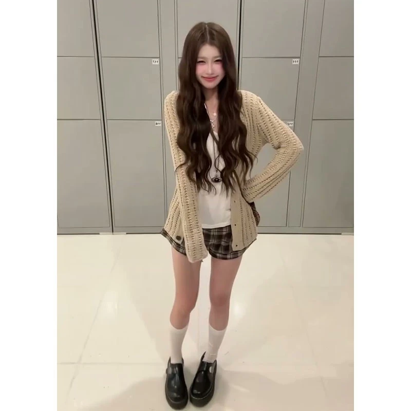 2025秋季新款韩系穿搭修身长袖毛衣开衫内搭吊带背心高腰格纹短裤