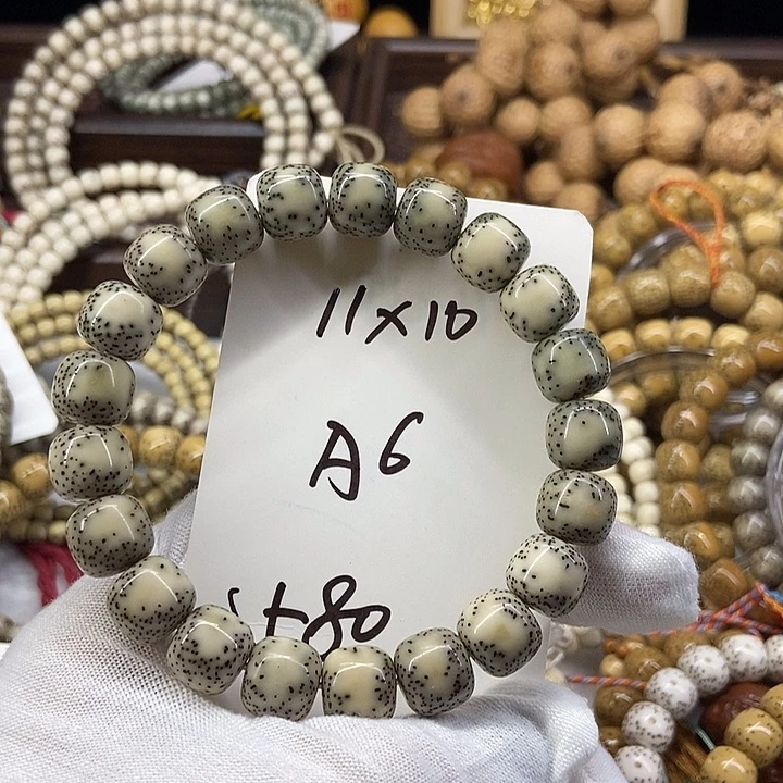 如***刚星月菩提手串大半壁Ａ６