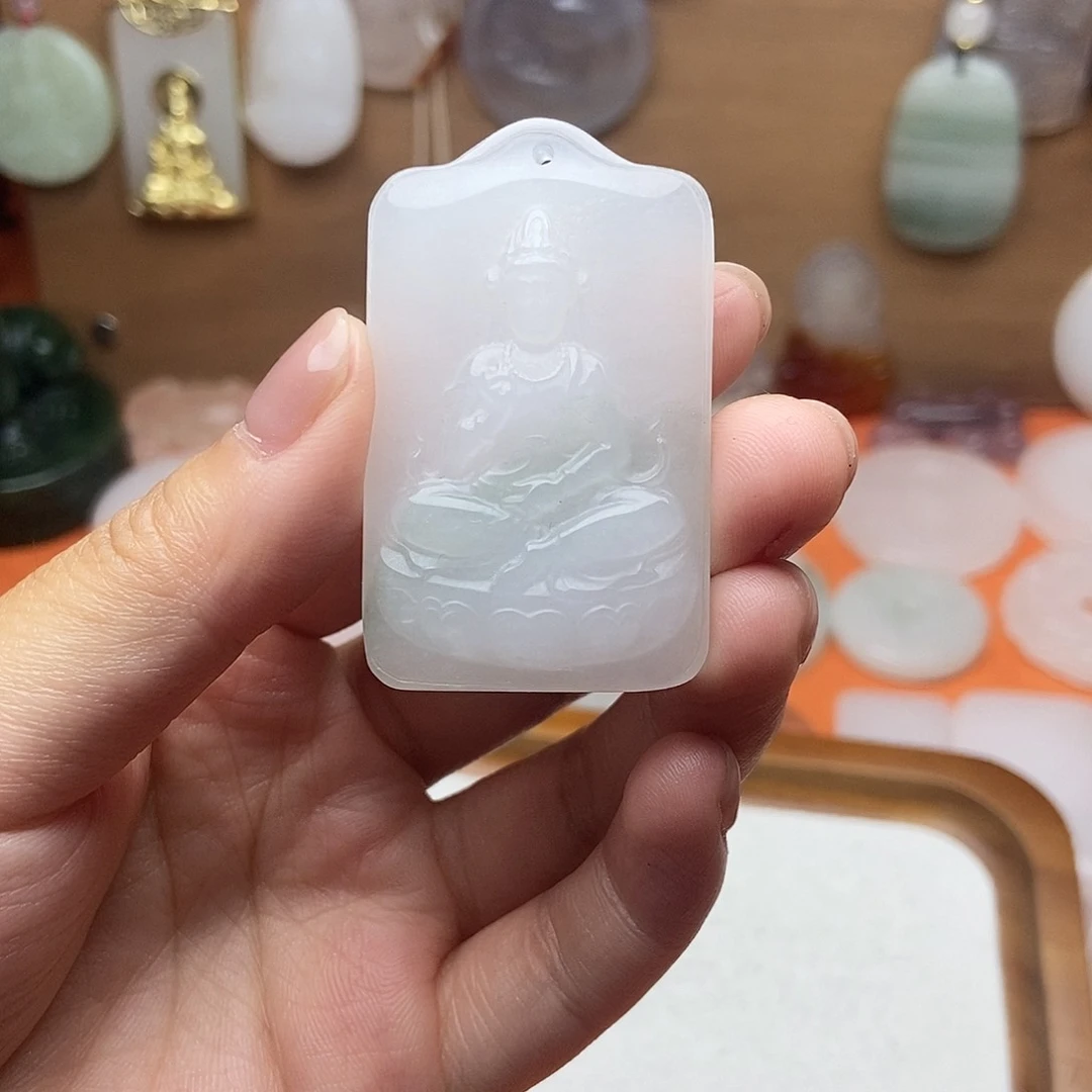 颈饰未镶嵌石英质玉