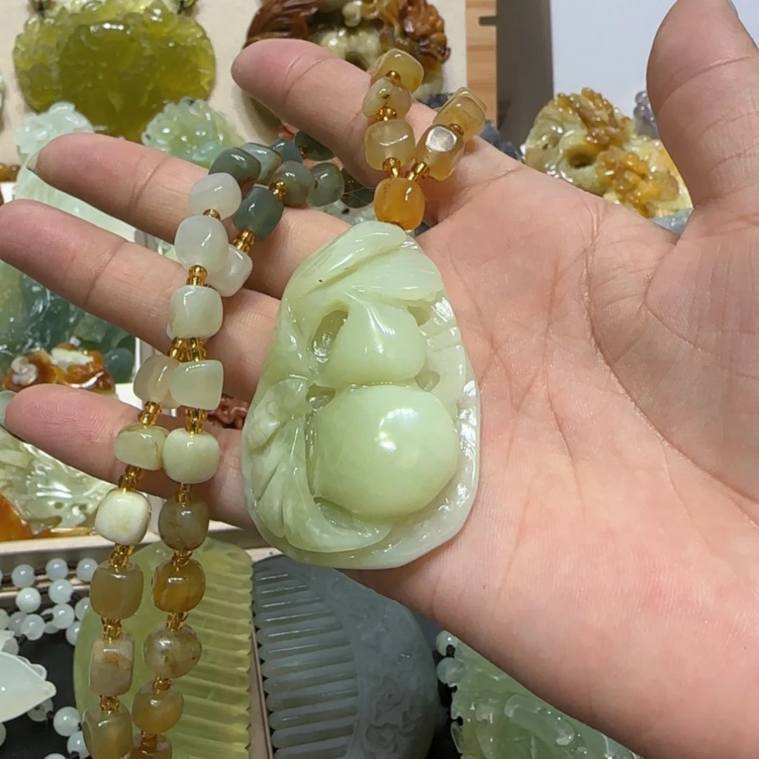 未镶嵌蛇纹石玉吊坠