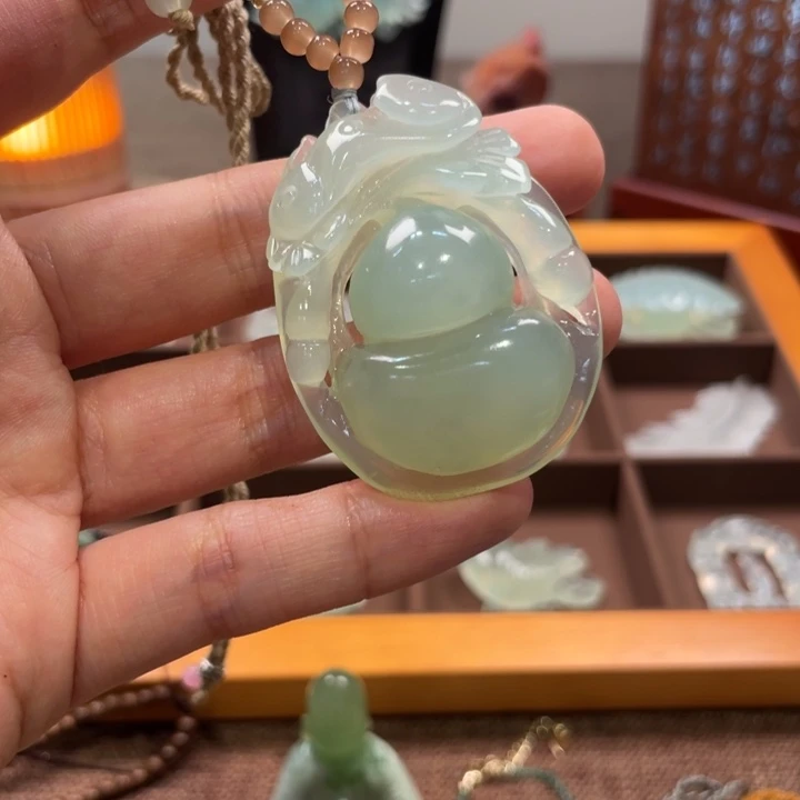 蛇纹石玉未镶嵌颈饰