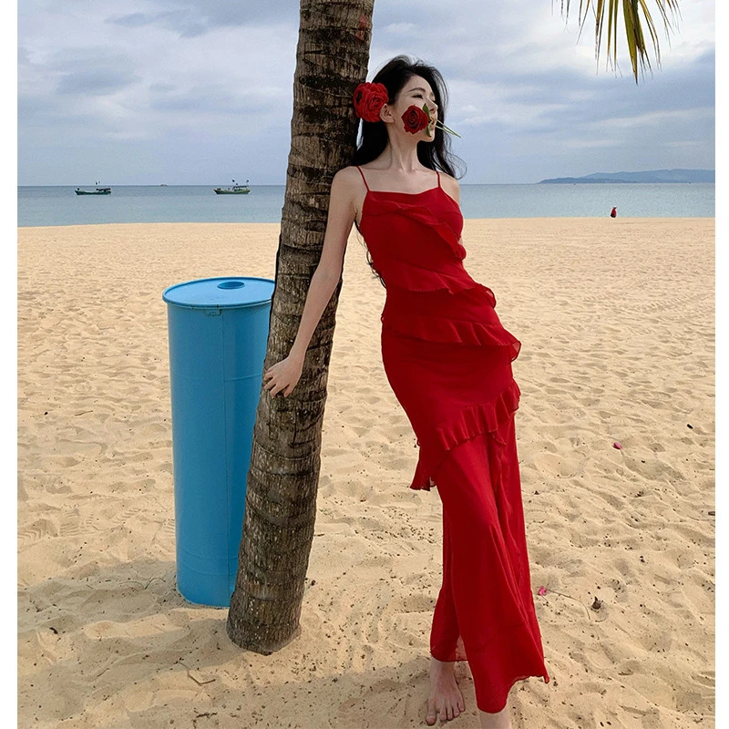 红色吊带连衣裙女晨袍订婚穿搭高级感气质海边度假荷叶边开叉长裙