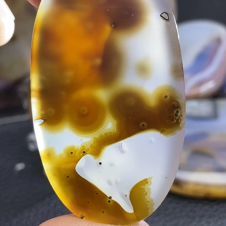 悠***然玛瑙/玉髓未镶嵌颈饰