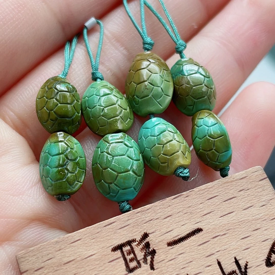 绿松石未镶嵌颈饰