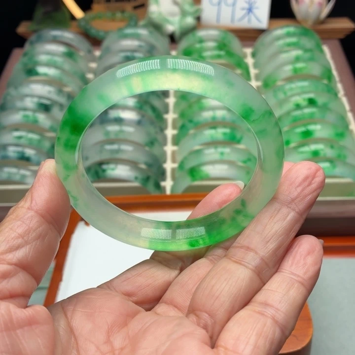幸***生石英质玉未镶嵌手镯