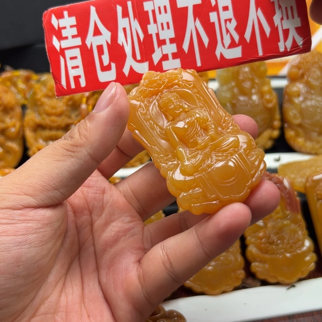 庸***人石英质玉（黄龙玉）未镶嵌多样性发货，发其一