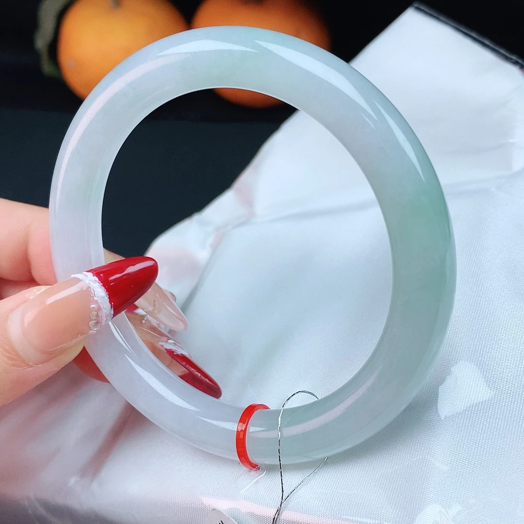 翡翠手镯未镶嵌59圈