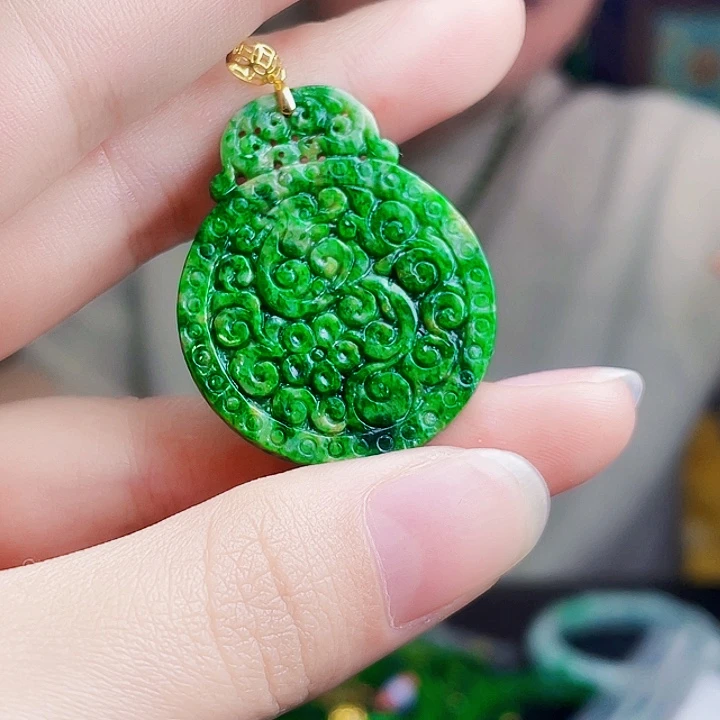 翡翠18K金镶嵌颈饰多样性