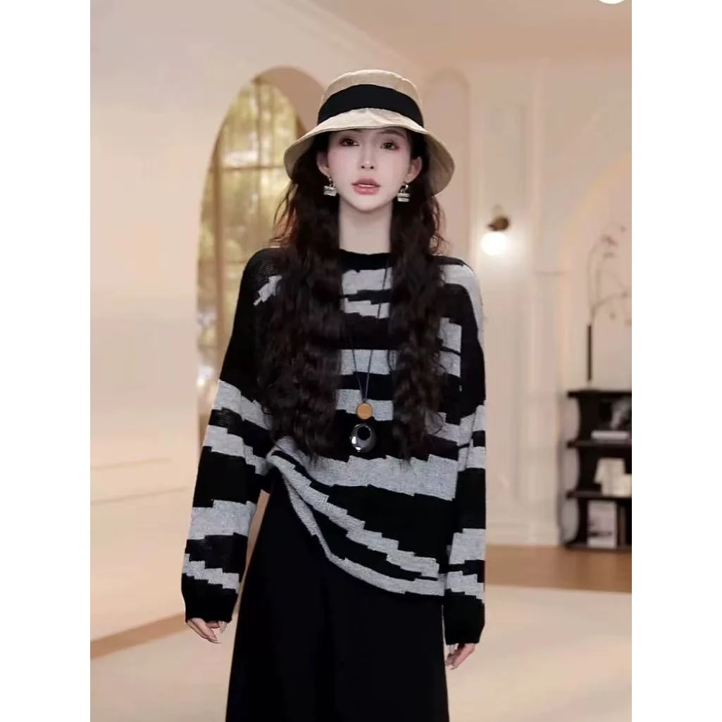 初秋穿搭撞色条纹针织衫女2025新款秋季宽松慵懒风高级感针织上衣