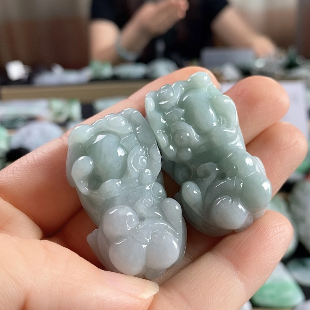 翡翠未镶嵌颈饰貔貅