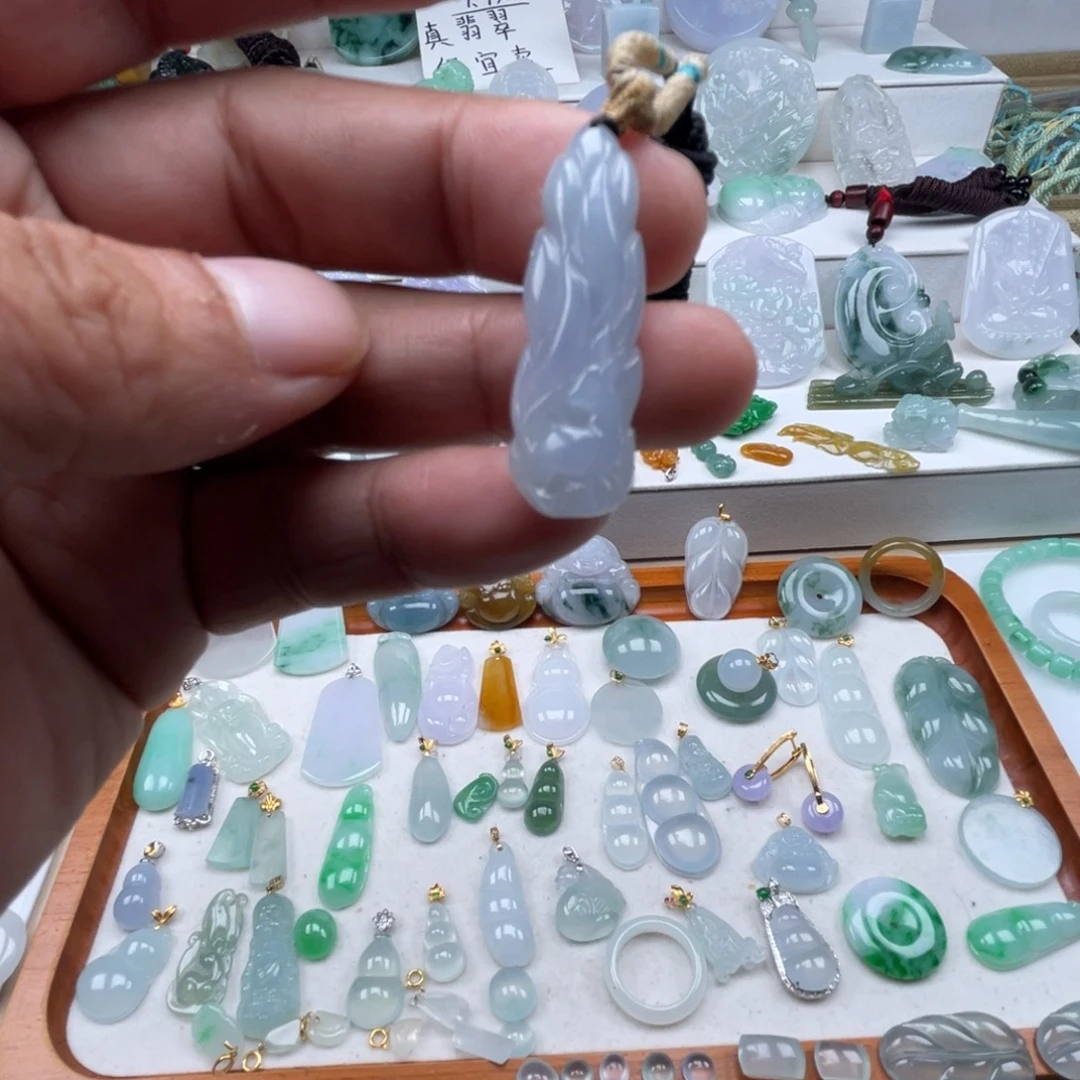 翡翠未镶嵌颈饰翡翠冰紫九尾狐