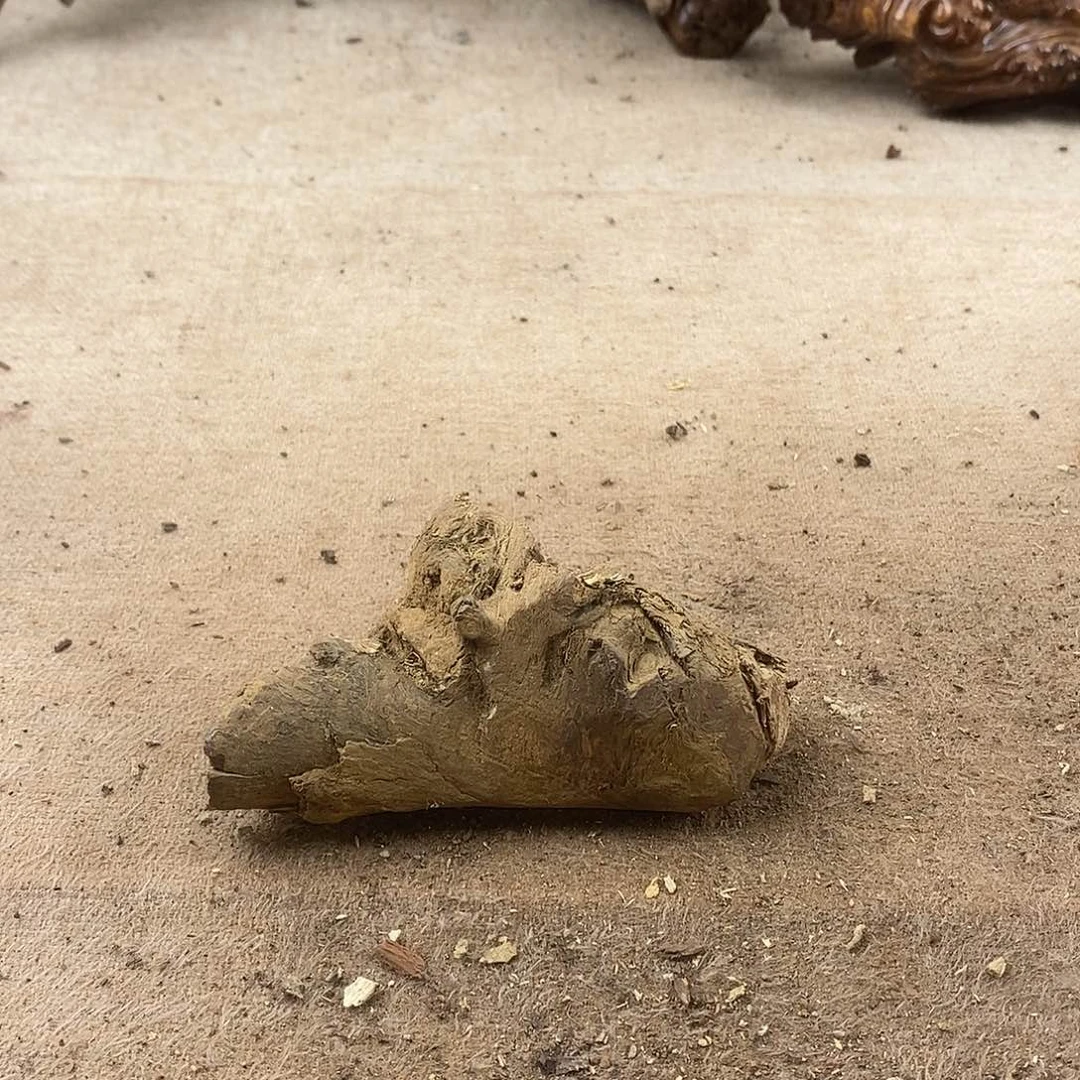 木紫****s黄花梨随形料子