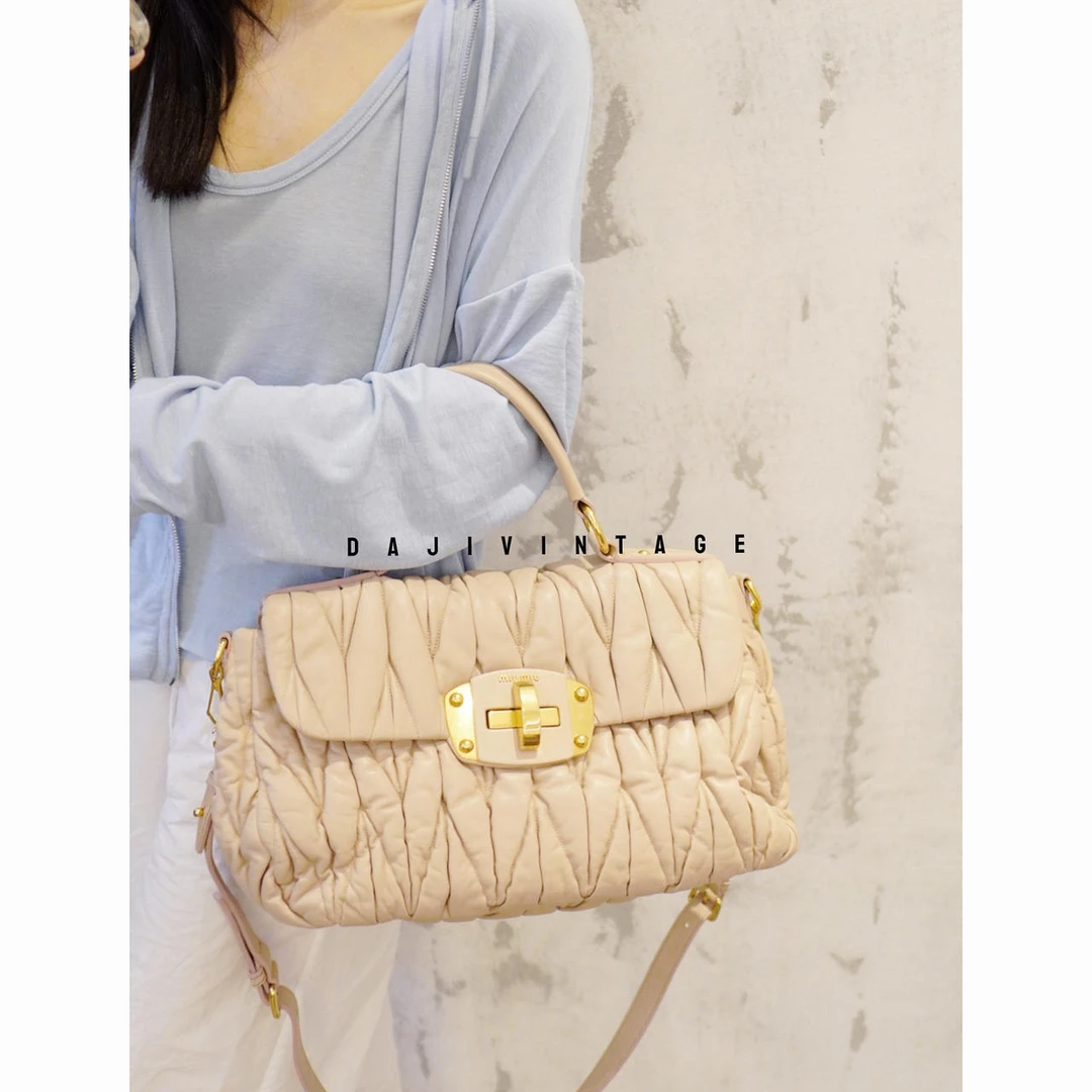 95新 MIU MIU/缪缪 大吉中古ff/Miumiu裸粉色褶皱手提斜挎包
