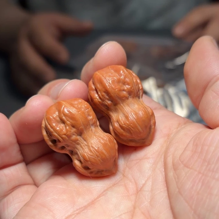 文玩核桃吊坠花生7468