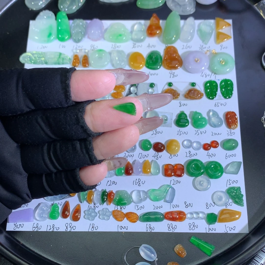 翡翠裸石未镶嵌绿切割