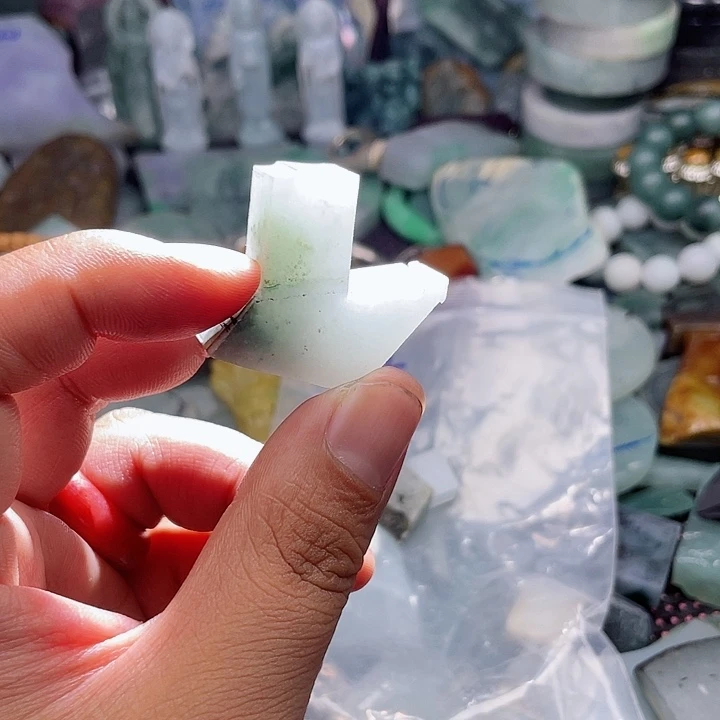 翡翠颈饰未镶嵌海***@翡翠