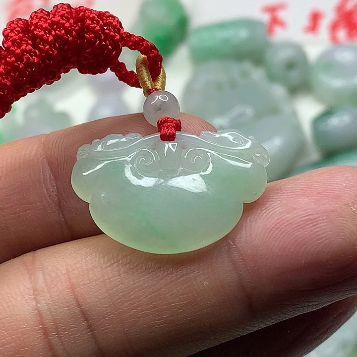 翡翠未镶嵌吊坠(赠链)