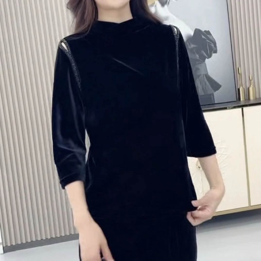 26春季时尚气质女重工串珠丝绒半高领中袖打底衫显瘦百搭