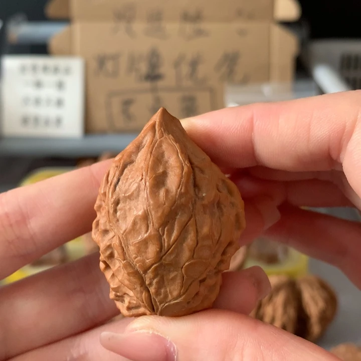 ****吊坠文玩核桃异形单只，有瑕疵