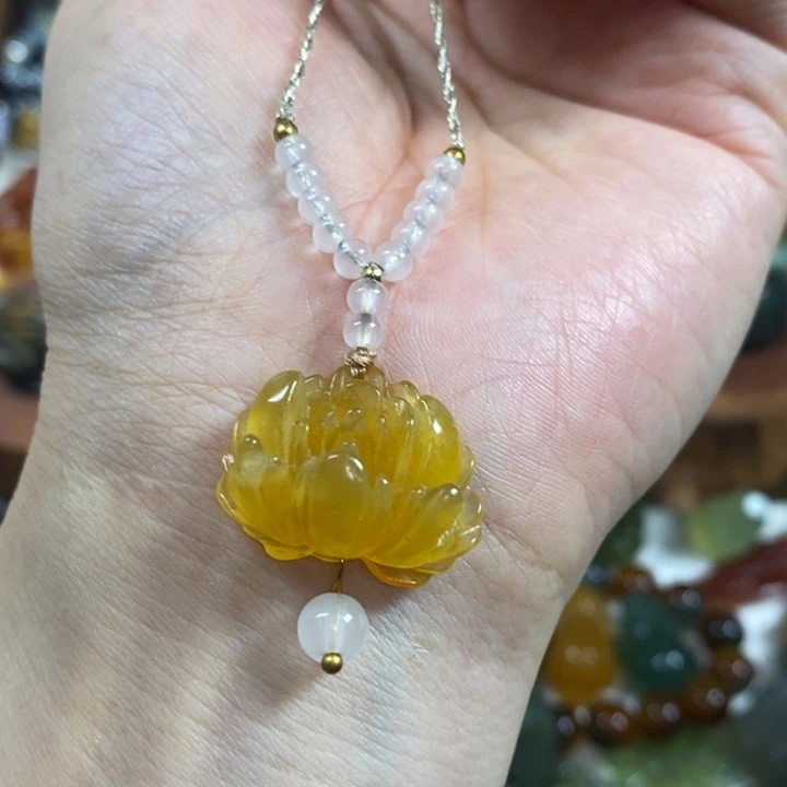 未镶嵌蛇纹石玉吊坠