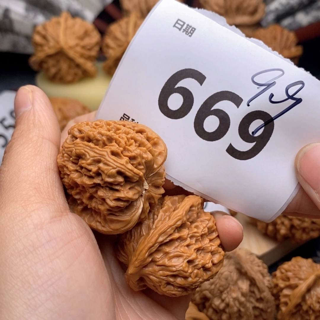 文玩核桃把件?***爸669号南疆福利