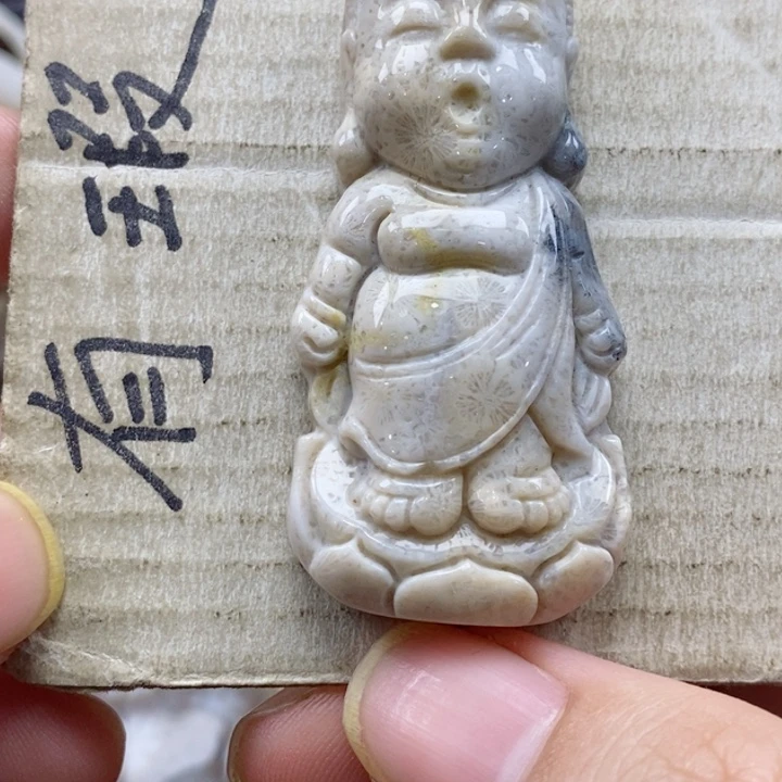 硅化珊瑚（珊瑚玉）颈饰未镶嵌好**比