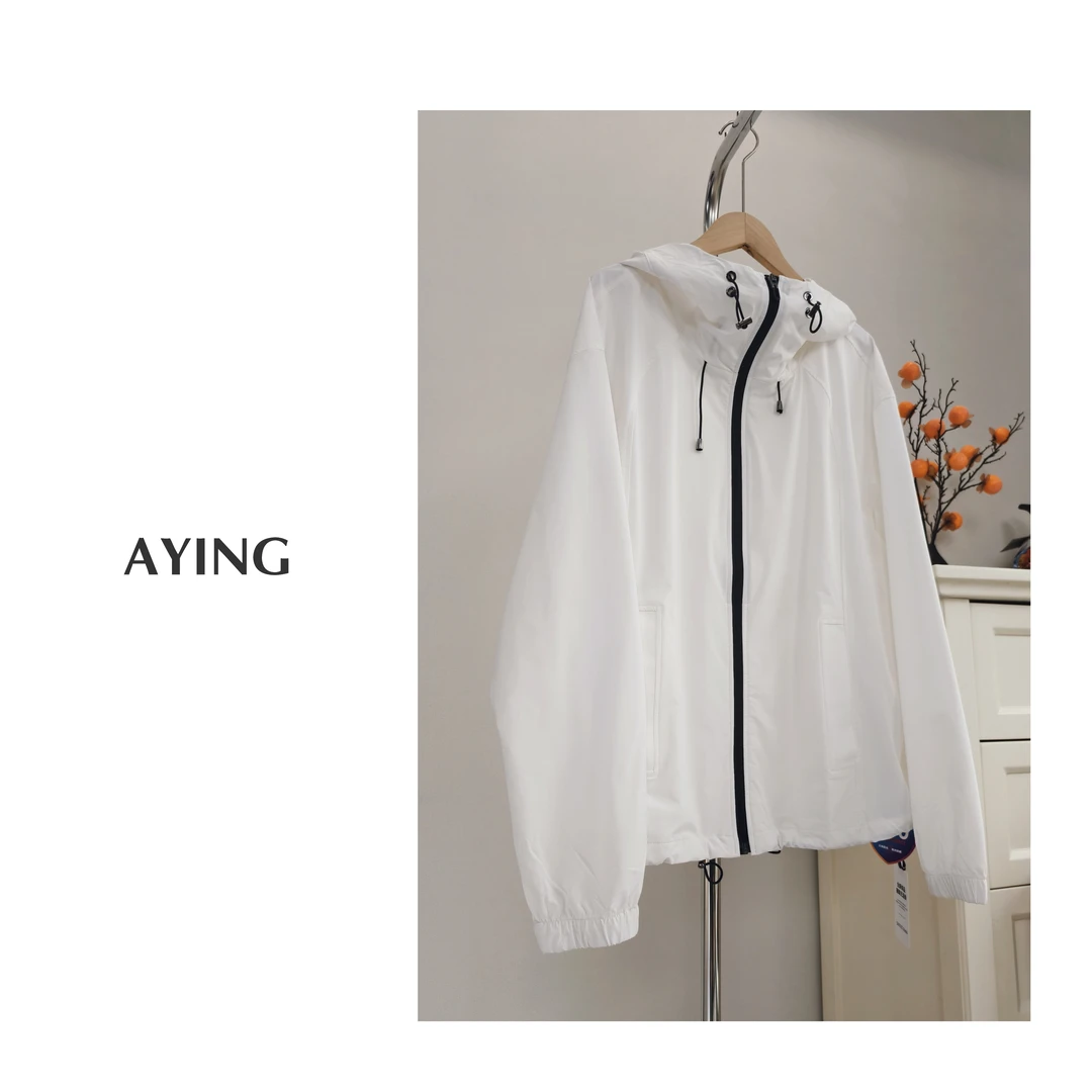 女士 户外轻防水立裁宽松连帽冲锋衣