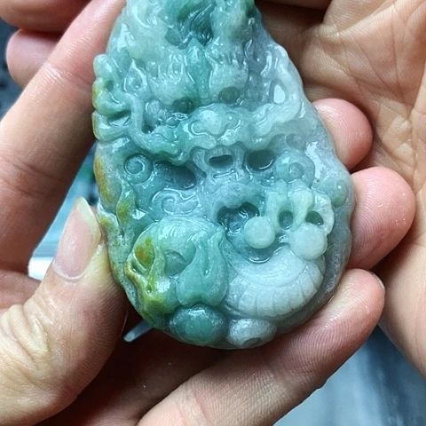 定制翡翠未镶嵌翡翠黄加绿龙牌