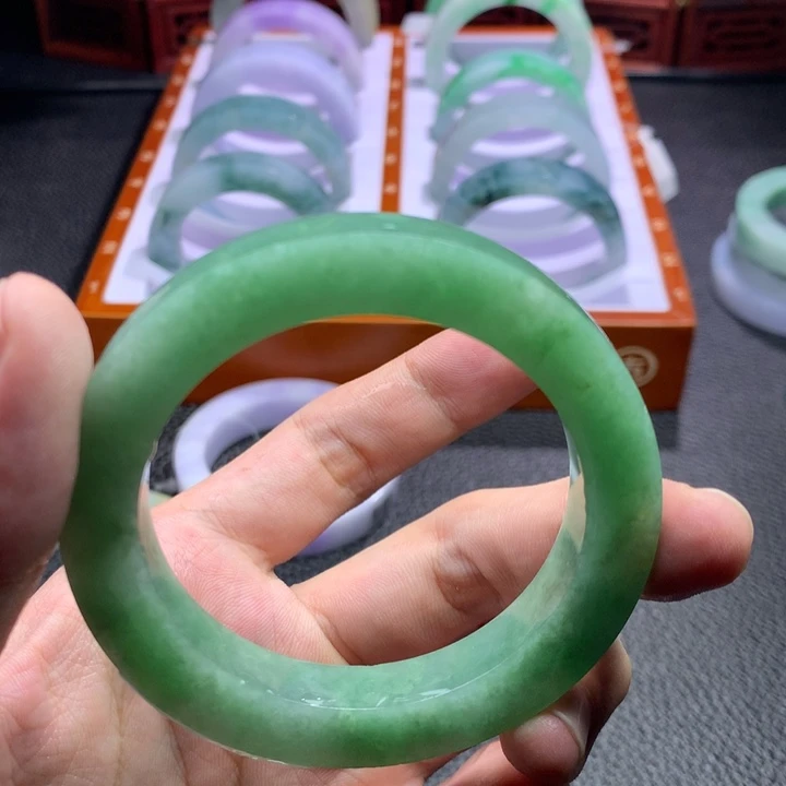 乐***果未镶嵌天然翡翠A货定制翡翠