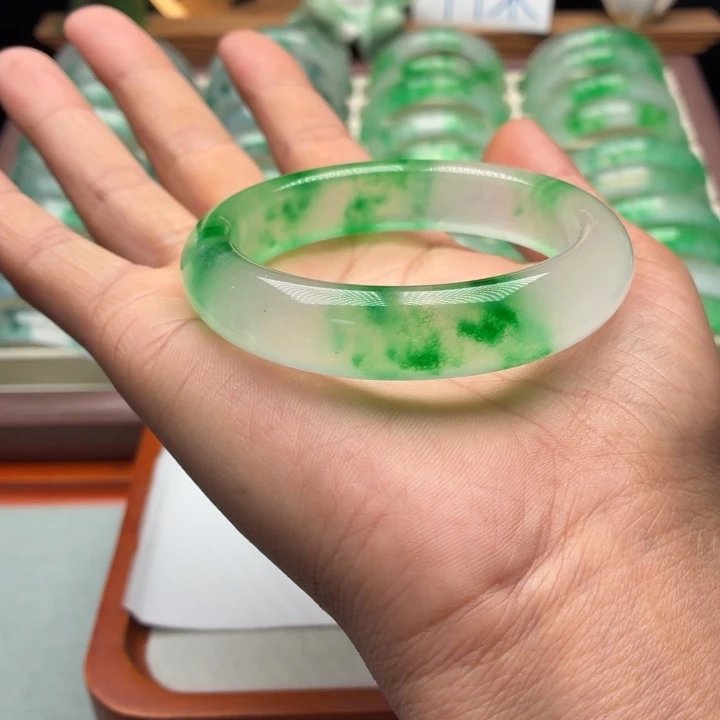 蛙***蛙石英质玉未镶嵌手镯
