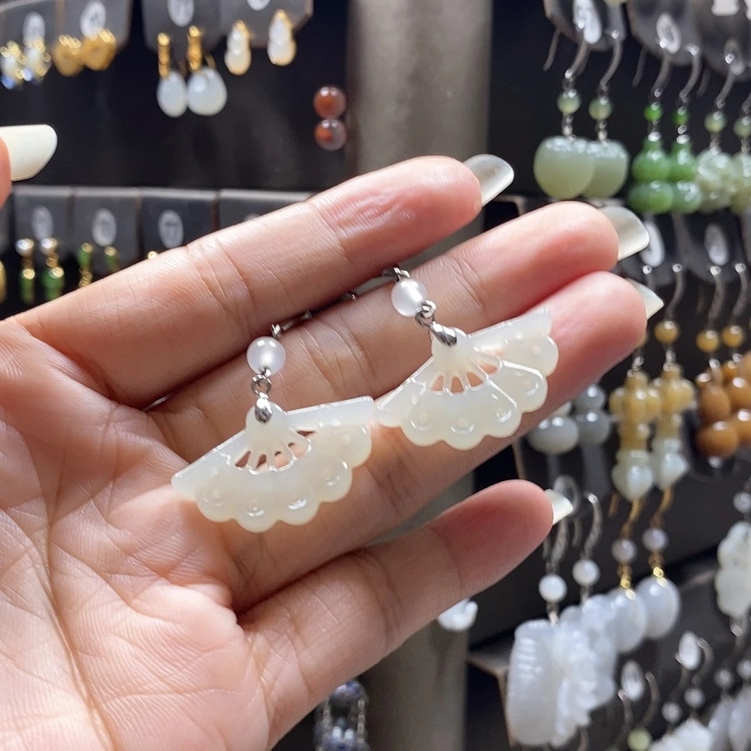 上***馨和田玉银S925镶嵌耳饰