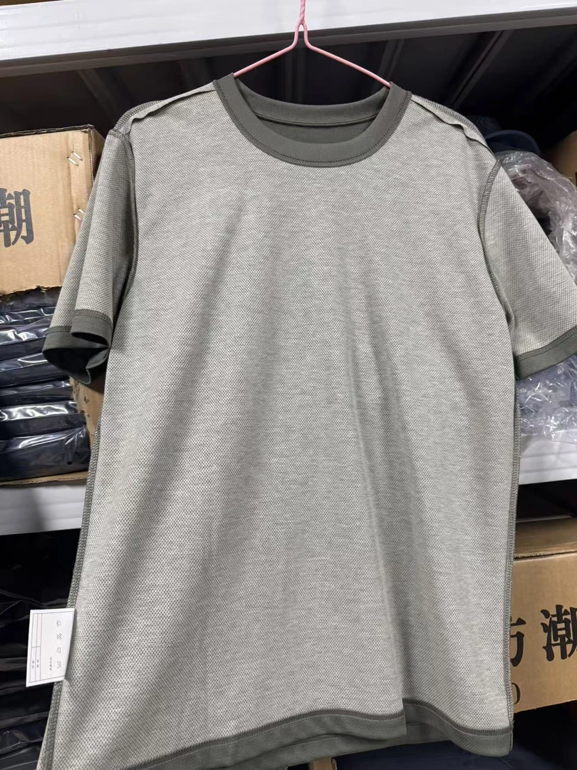 灰绿色精选短袖