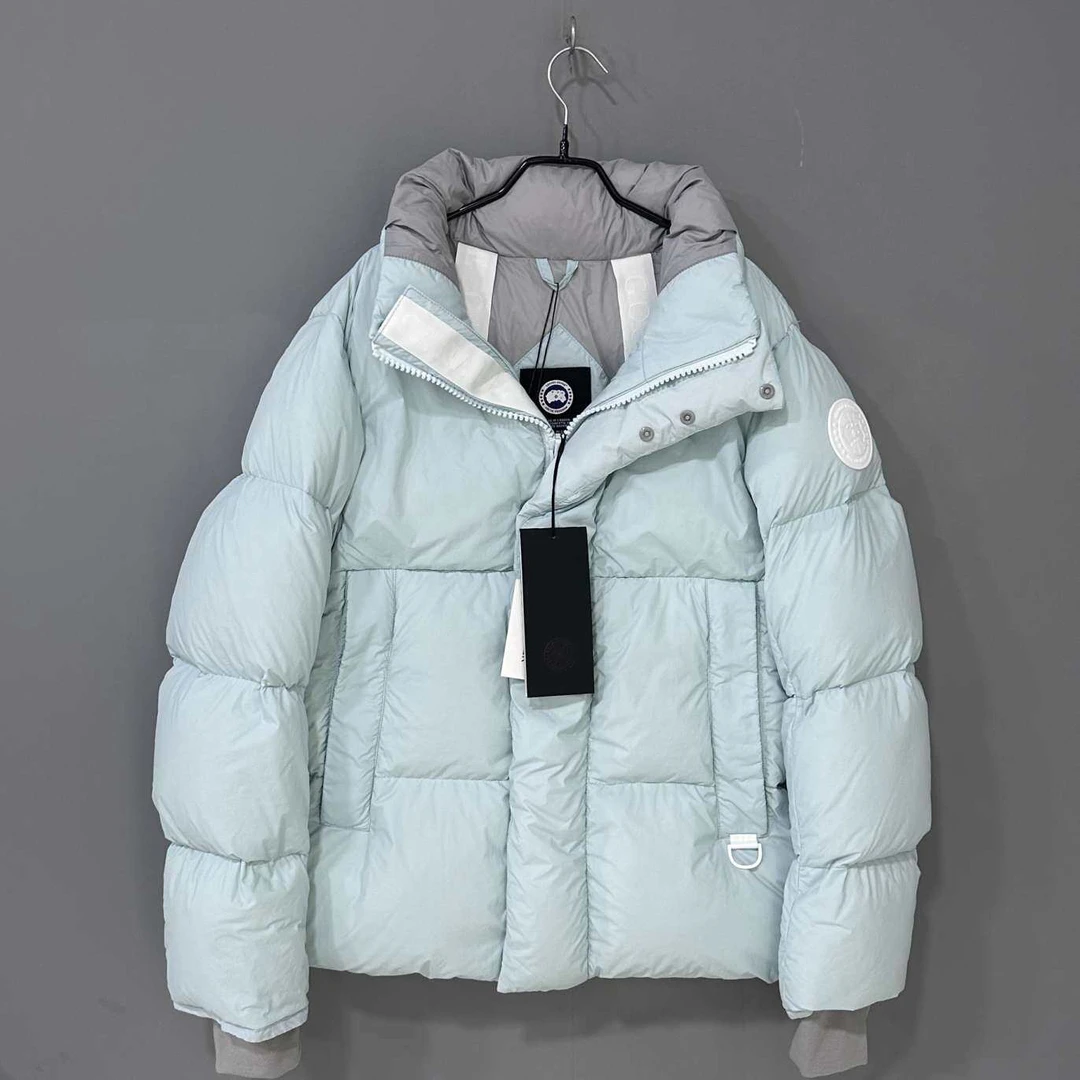 未使用 CANADA GOOSE 融雪蓝新款徽标胶囊羽绒服/m码/00333