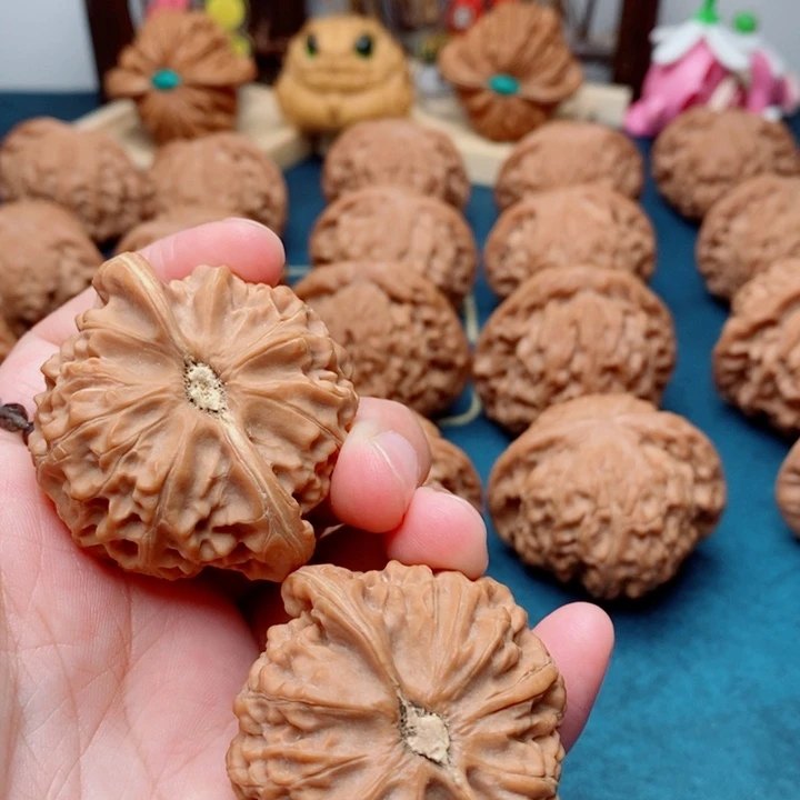 文玩核桃把件扬*啊宫灯46