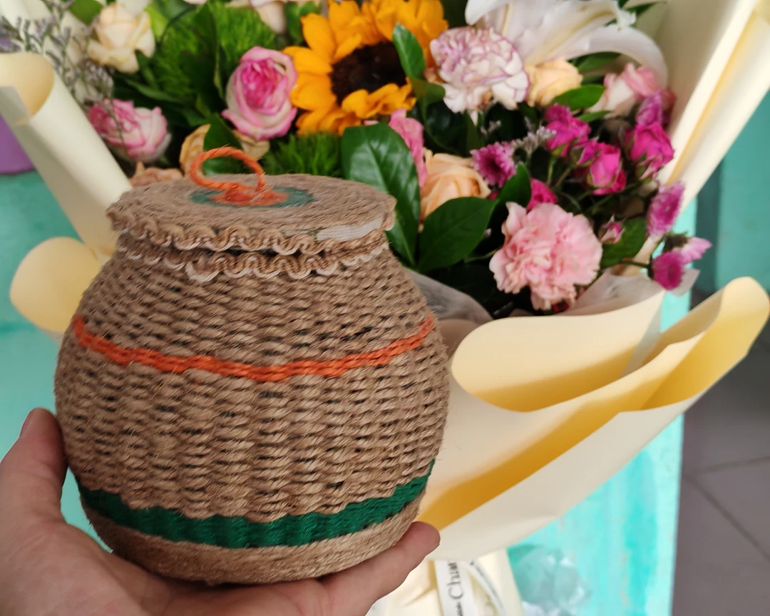 成品彩色麻绳编织收纳筐采茶用双肩竹制收纳篮子竹筐实用设计