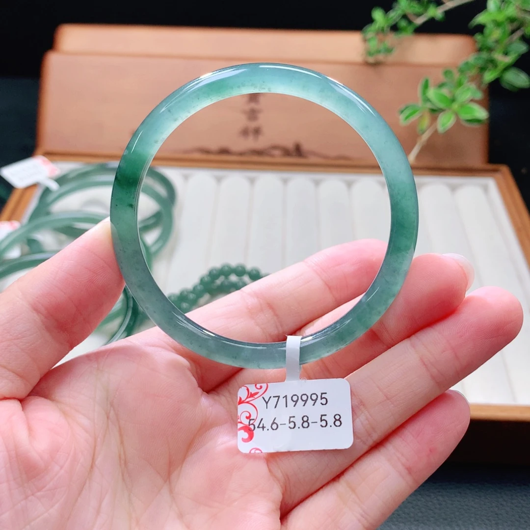 未镶嵌手镯(圆镯)翡翠