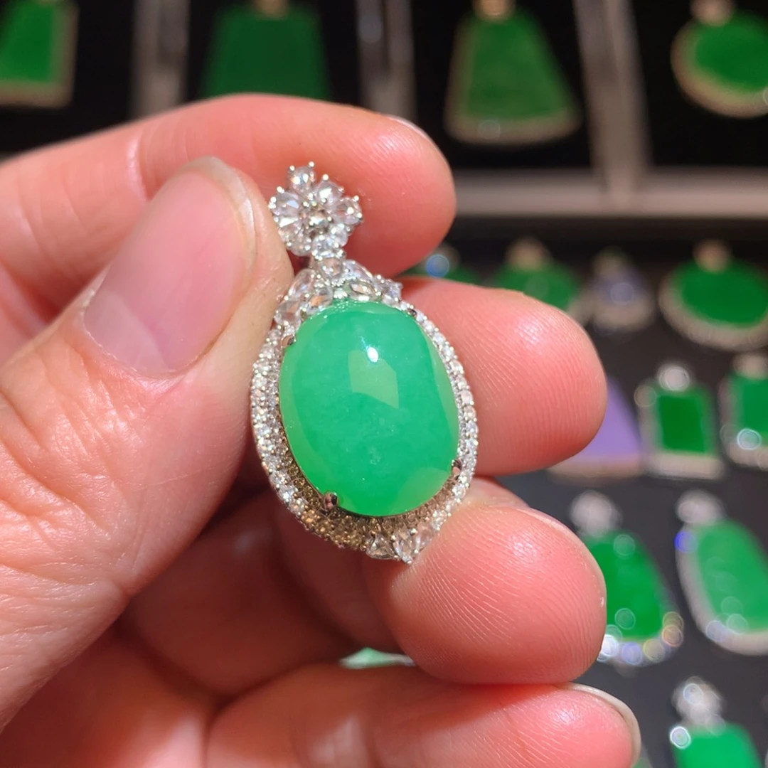 翡翠颈饰18K金镶嵌翡翠