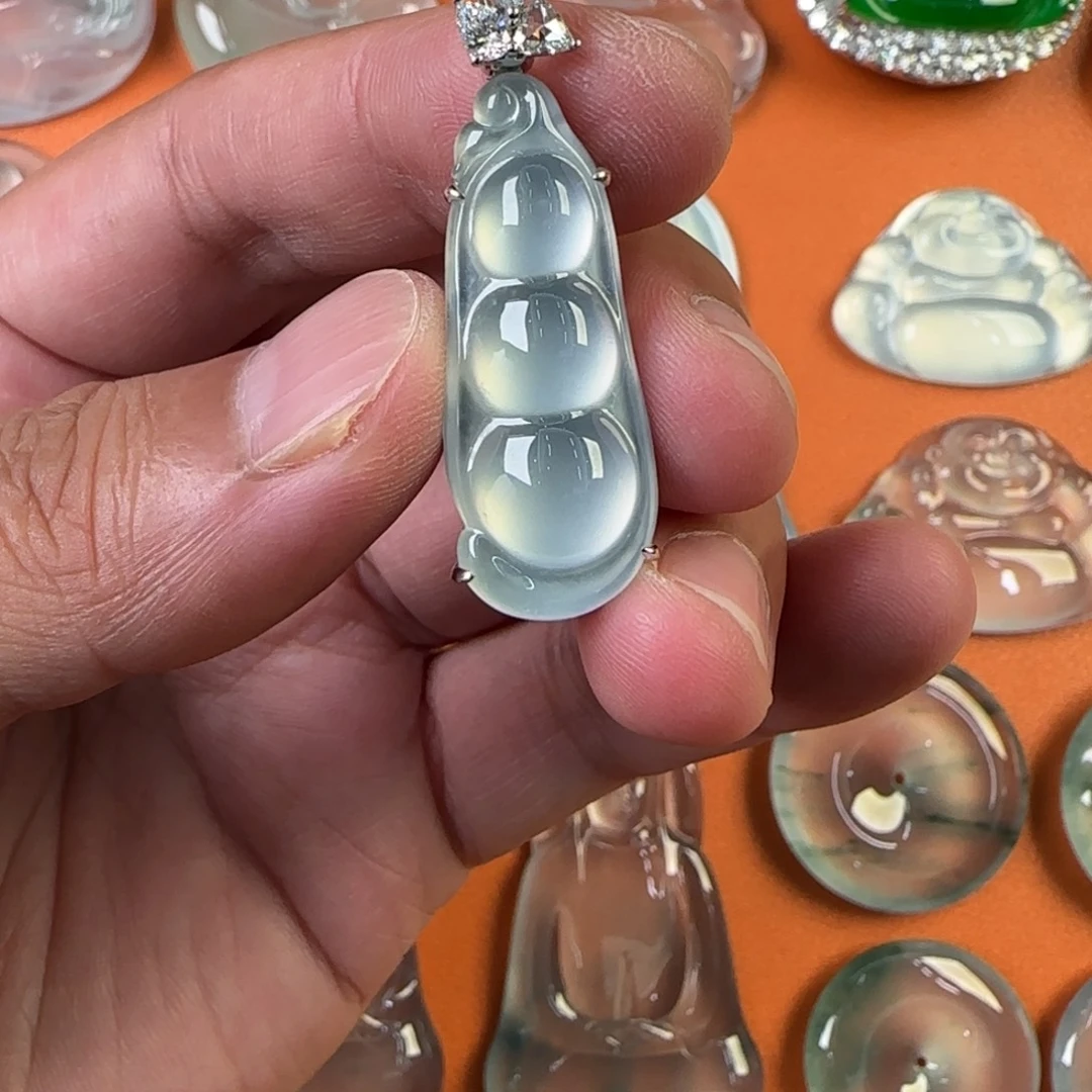 豊***·未镶嵌定制翡翠天然