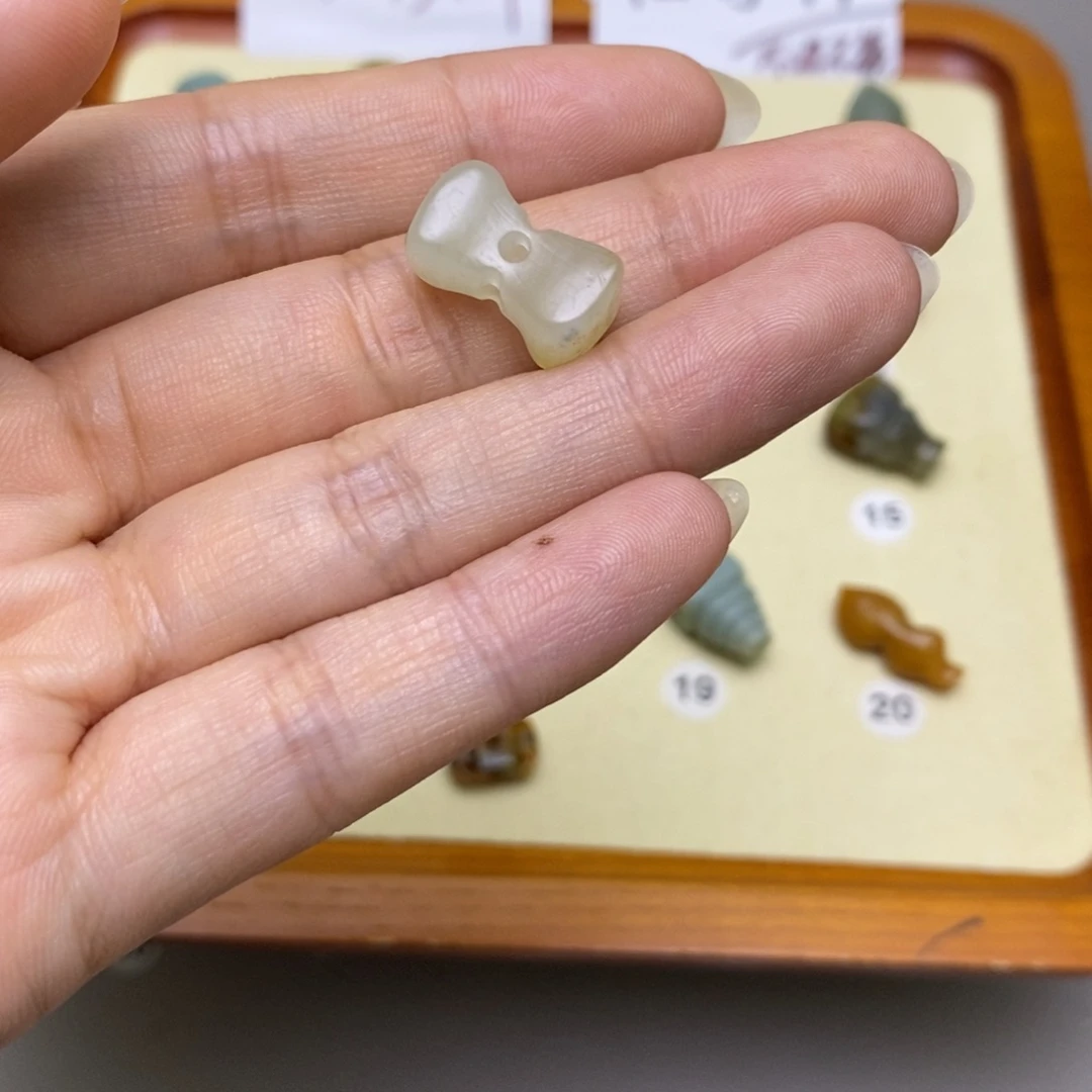 C***王蛇纹石玉未镶嵌配饰