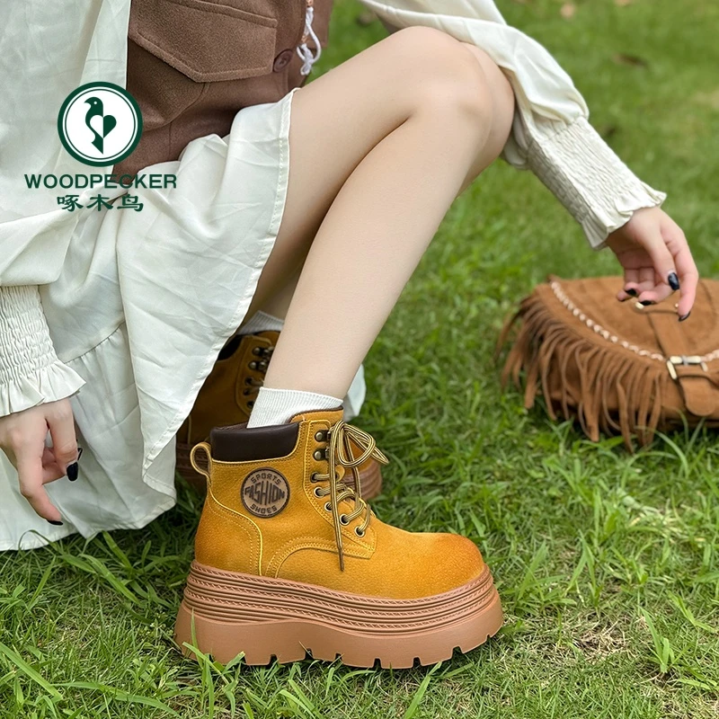 啄木鸟8cm复古增高大黄靴女2025新款厚底马丁靴小个子英伦风短靴