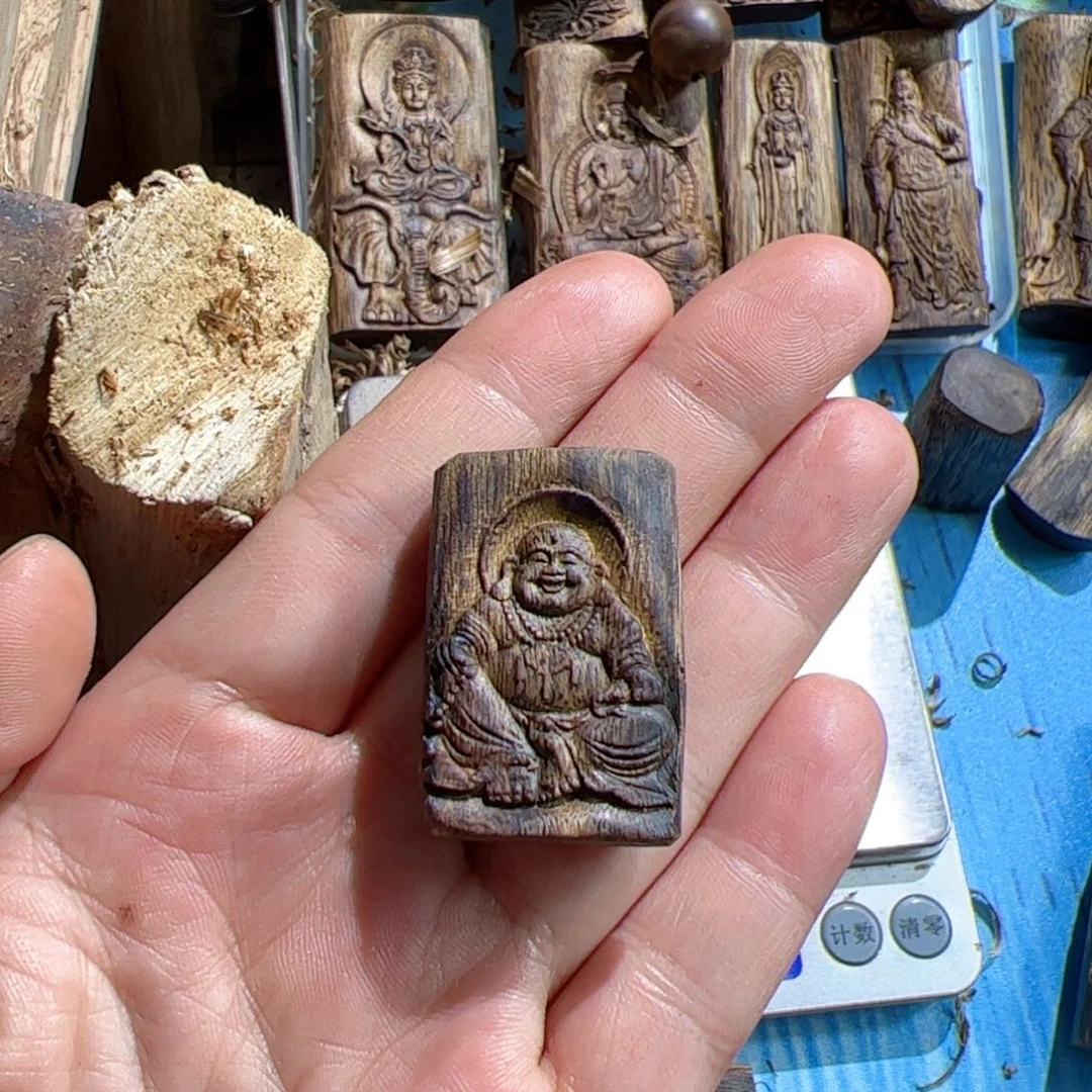 沉香吊坠白棋弥勒5.3克