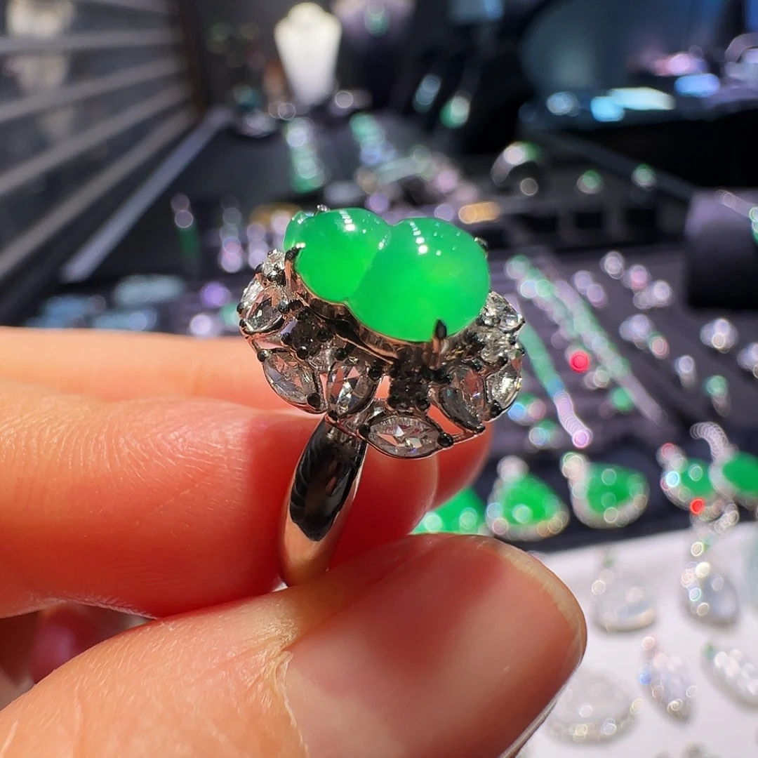 翡翠18K金镶嵌戒指