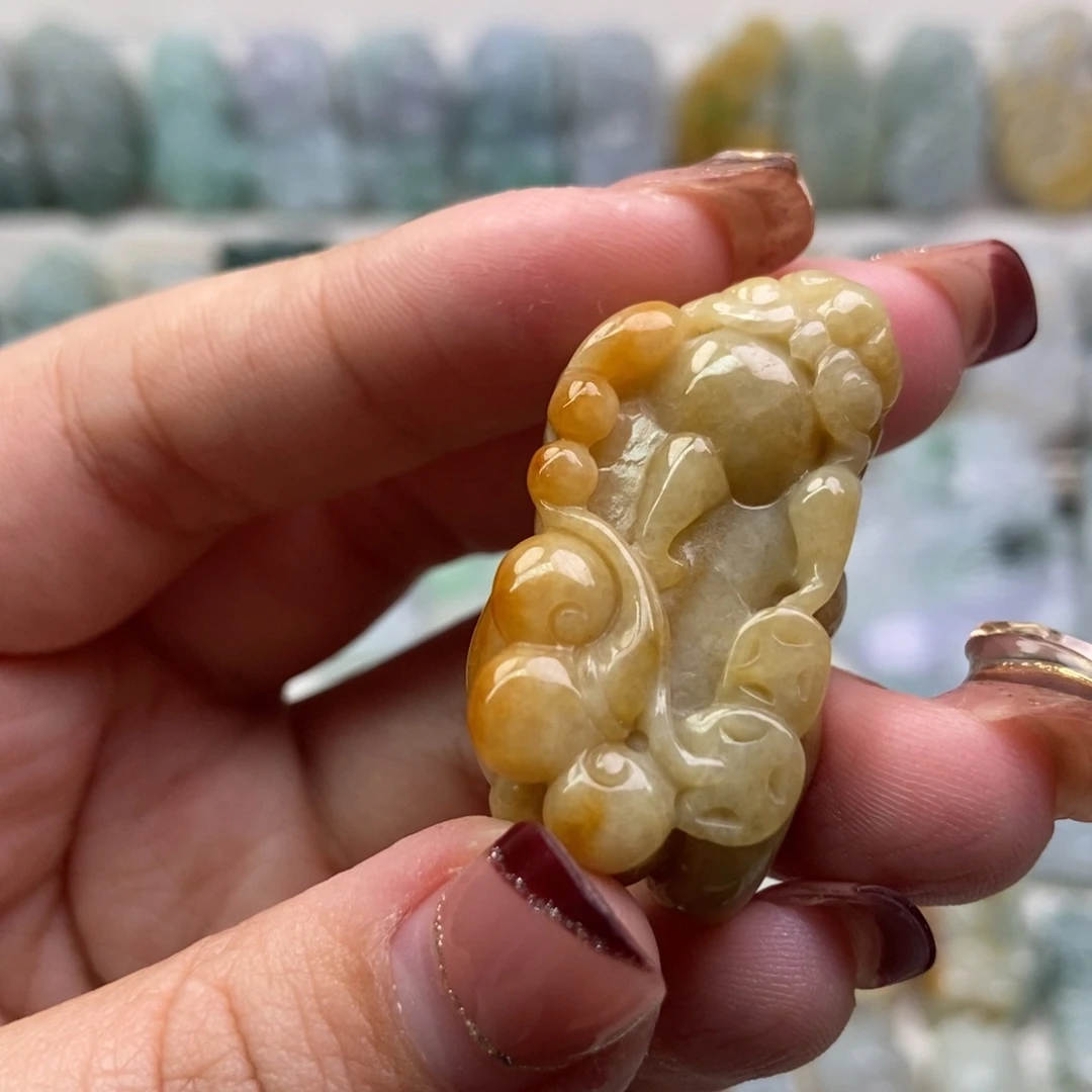 翡翠吊坠(赠链)未镶嵌