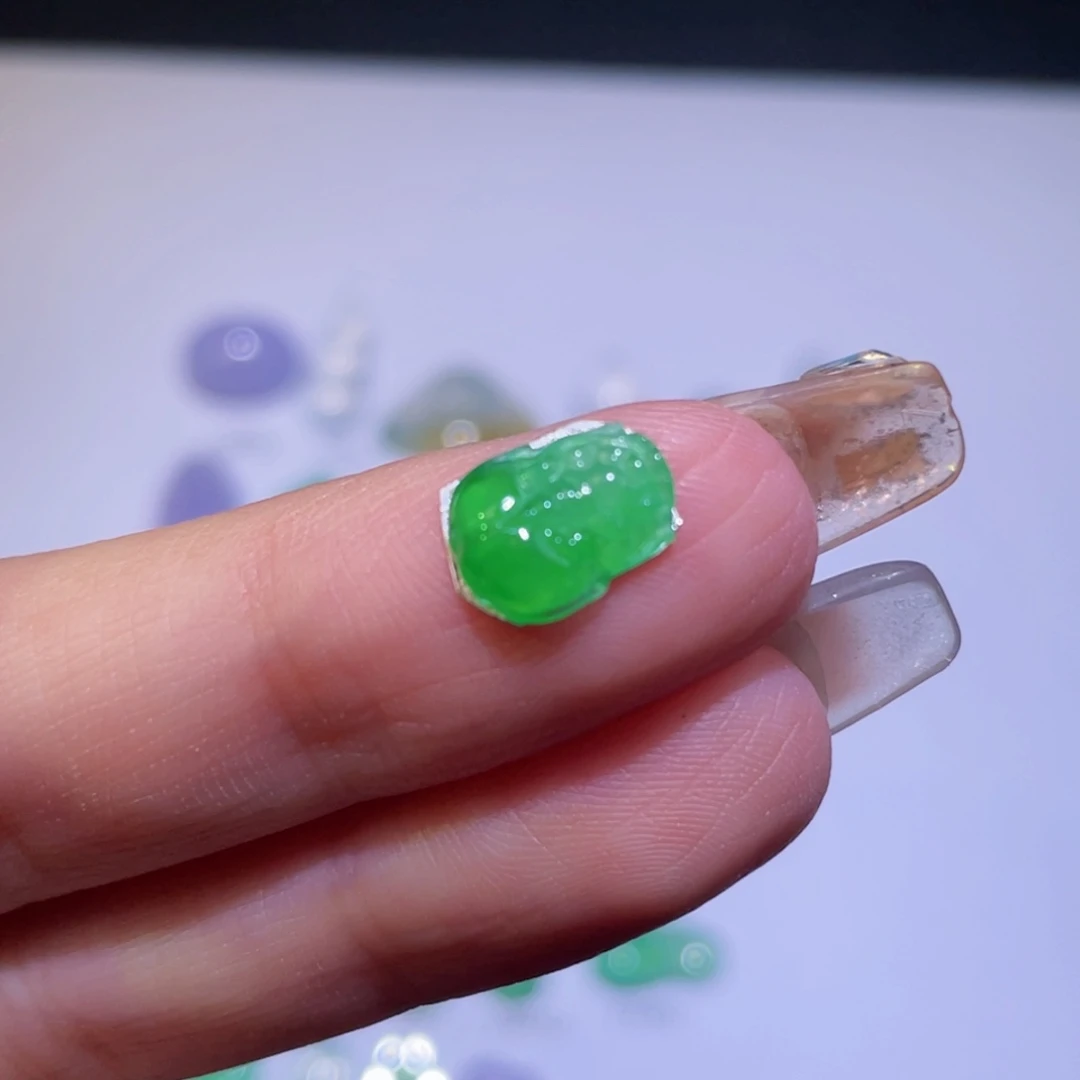 翡翠未镶嵌颈饰裸石