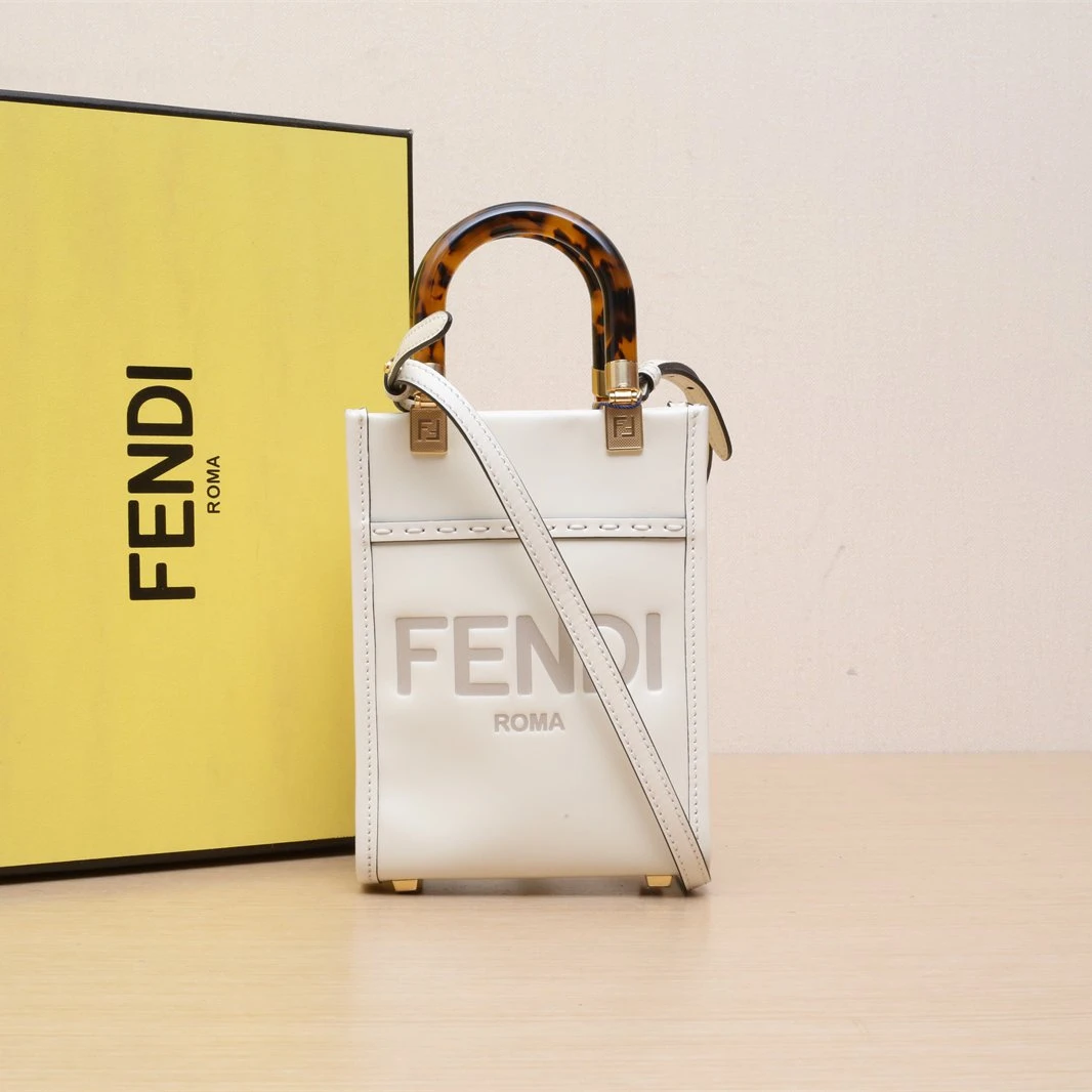 95新 FENDI/芬迪 【娇活动】阳光购物手提袋 米白色 皮革C 684128