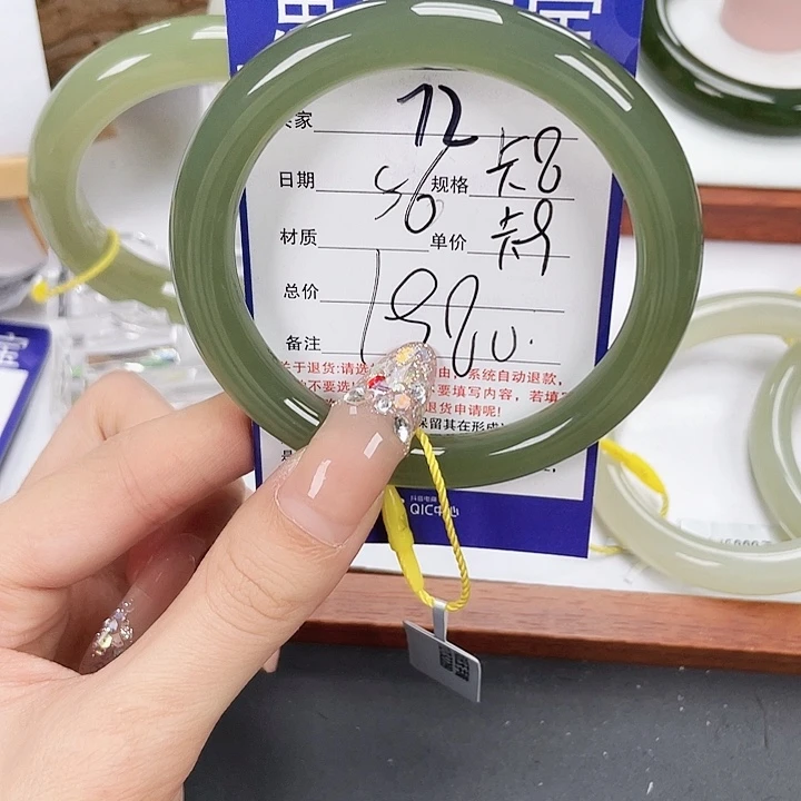 和田玉手镯未镶嵌