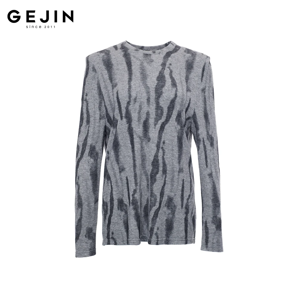 GEJIN/歌锦2025早春新款经典圆领长袖印花灰色女士T恤9112520037